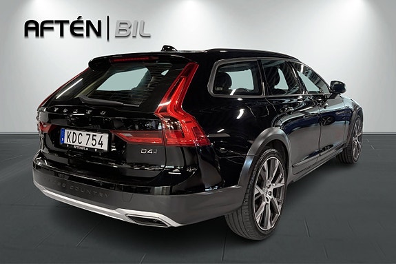 Volvo V90 Cross Country 10 of 29