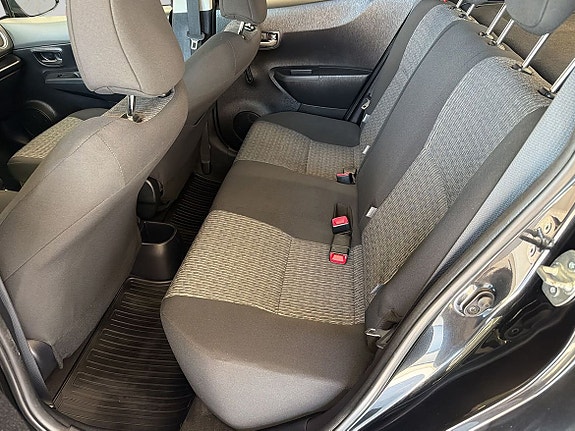 Toyota Yaris 8 of 11