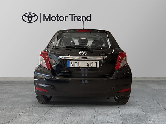 Toyota Yaris 4 of 11
