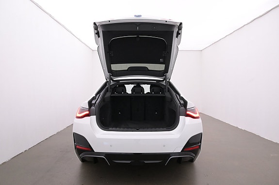 BMW i4 22 of 27