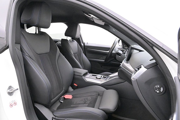 BMW i4 12 of 27