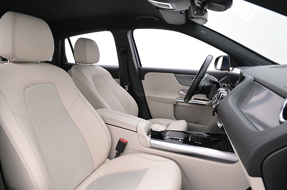 Mercedes-Benz GLA250 e 14 of 27