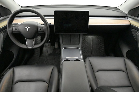 Tesla Model Y 6 of 27