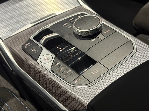 BMW 320d 13 of 17