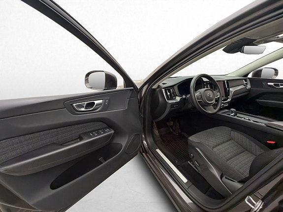 Volvo XC60 13 of 30