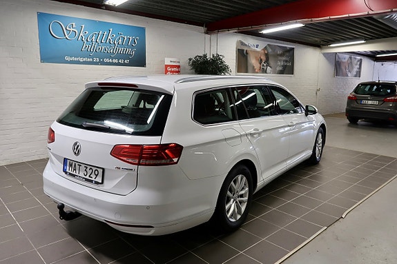 Volkswagen Passat 3 of 8