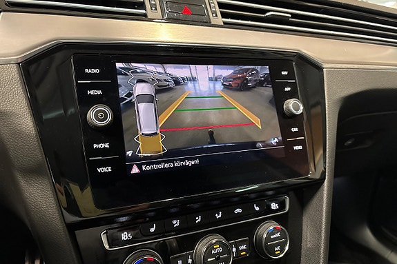 Volkswagen Passat Alltrack 17 of 24