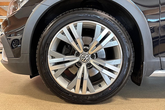 Volkswagen Passat Alltrack 10 of 24