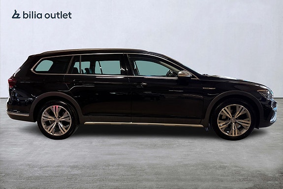 Volkswagen Passat Alltrack 5 of 24