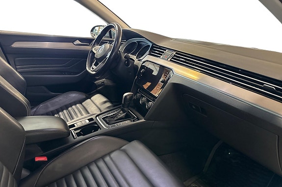 Volkswagen Passat Alltrack 18 of 24
