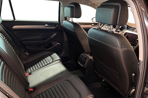 Volkswagen Passat Alltrack 19 of 24