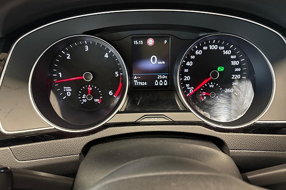 Volkswagen Passat Alltrack 14 of 24