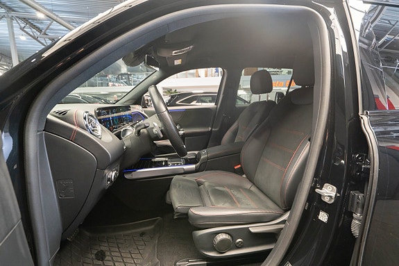 Mercedes-Benz EQB300 18 of 25