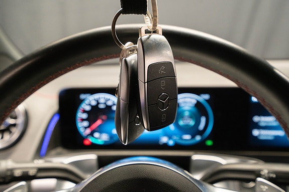 Mercedes-Benz EQB300 25 of 25