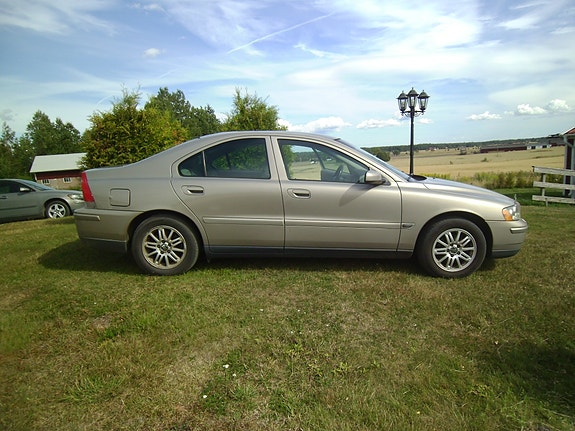 Volvo S60 2 of 13
