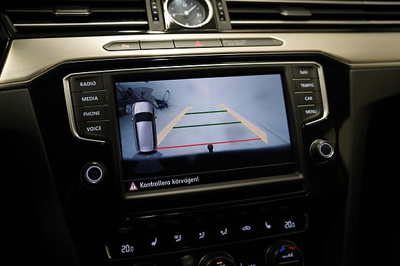 Volkswagen Passat 15 of 25