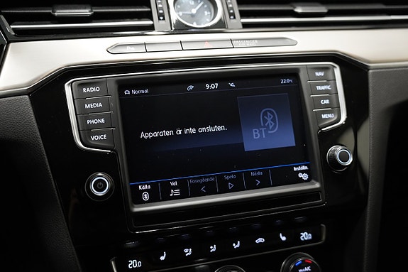 Volkswagen Passat 19 of 25