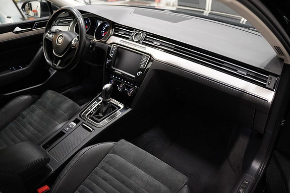 Volkswagen Passat 9 of 25