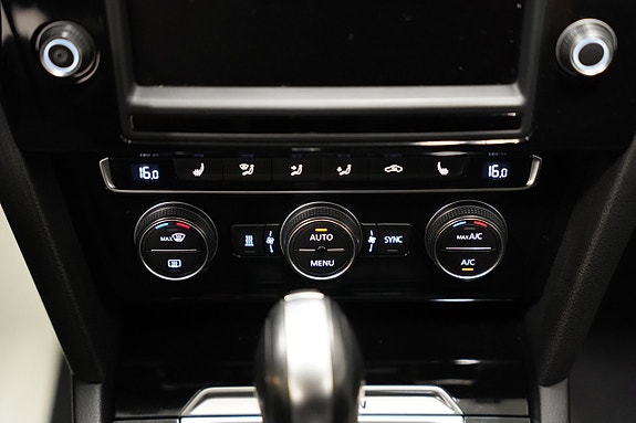 Volkswagen Passat 14 of 25
