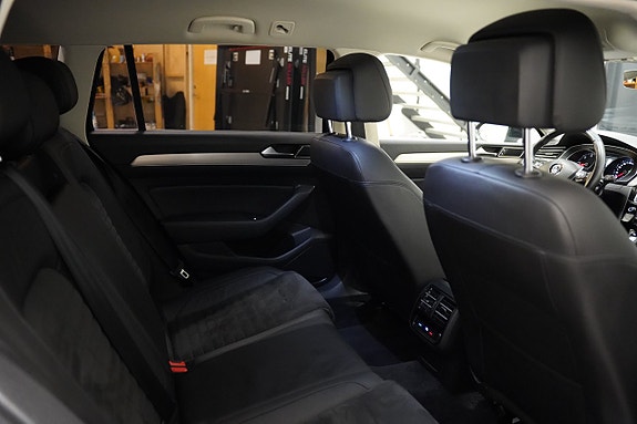 Volkswagen Passat 22 of 25