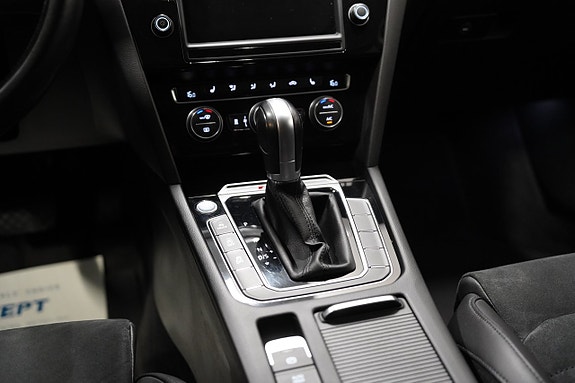Volkswagen Passat 13 of 25