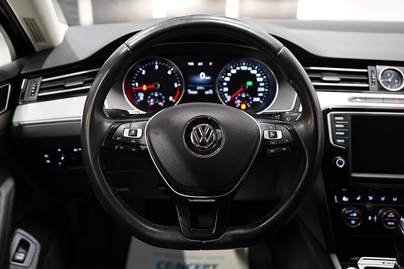 Volkswagen Passat 11 of 25
