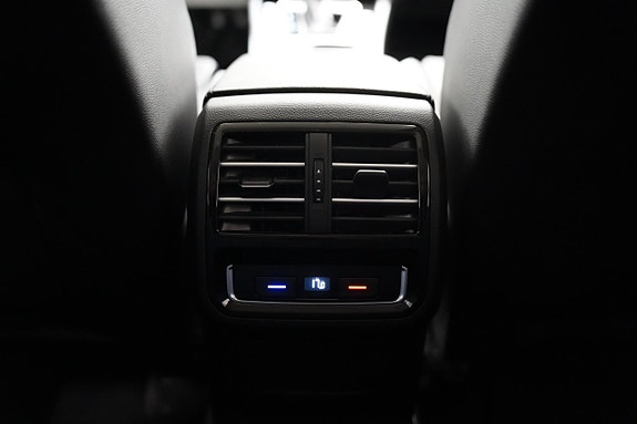 Volkswagen Passat 21 of 25