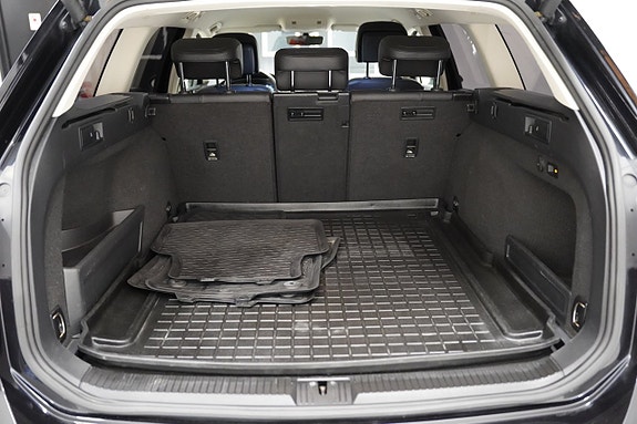 Volkswagen Passat 23 of 25