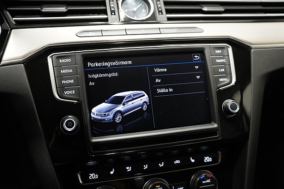 Volkswagen Passat 16 of 25