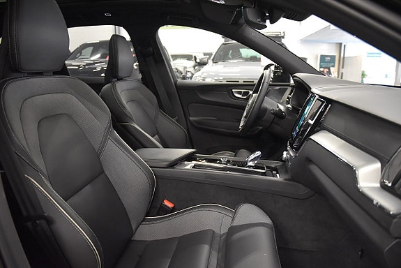 Volvo XC60 12 of 30