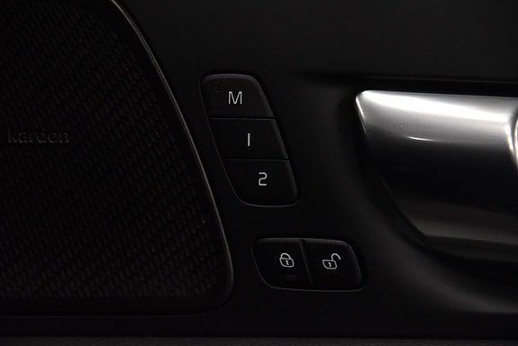 Volvo XC60 16 of 30