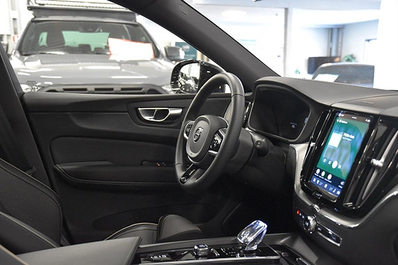 Volvo XC60 8 of 30
