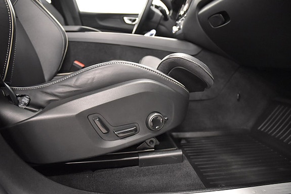 Volvo XC60 15 of 30