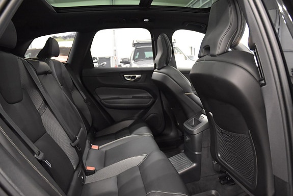 Volvo XC60 14 of 30