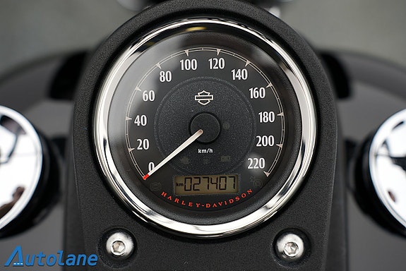 Harley-Davidson Dyna Street Bob FXDB* Vance & Hines 19 of 28