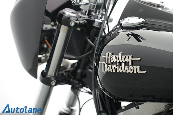 Harley-Davidson Dyna Street Bob FXDB* Vance & Hines 27 of 28