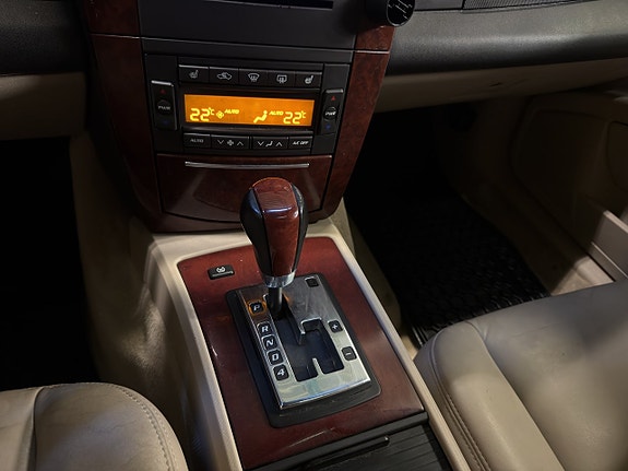 Cadillac SRX 25 of 28