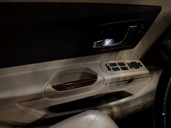 Cadillac SRX 23 of 28