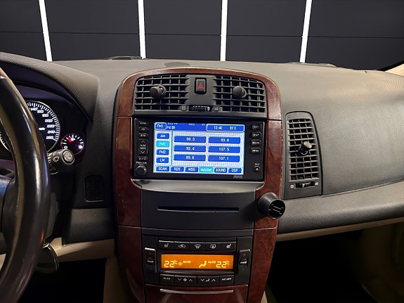 Cadillac SRX 26 of 28