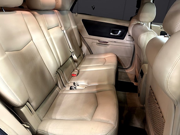 Cadillac SRX 19 of 28
