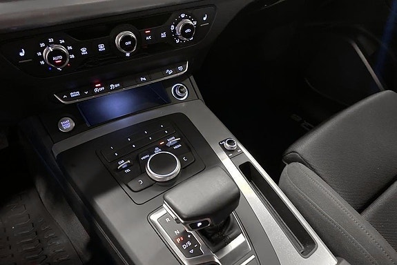 Audi Q5 12 of 18