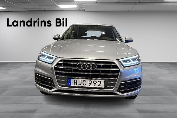 Audi Q5 2 of 18