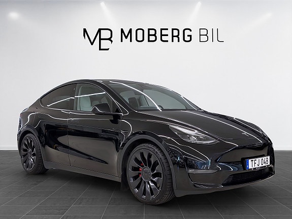 Tesla Model Y 7 of 18