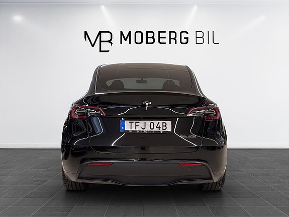 Tesla Model Y 6 of 18