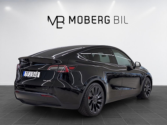 Tesla Model Y 5 of 18