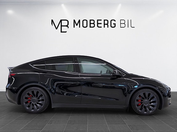 Tesla Model Y 4 of 18