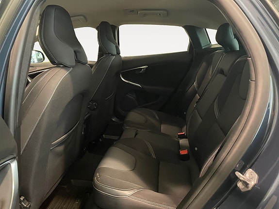 Volvo V40 12 of 18