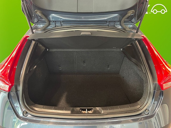 Volvo V40 13 of 18