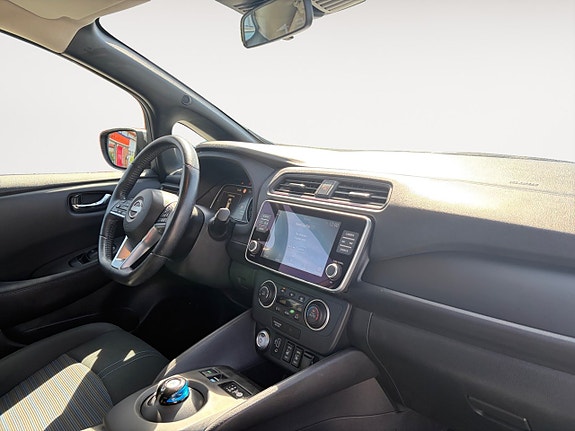 Nissan Leaf 9 of 16