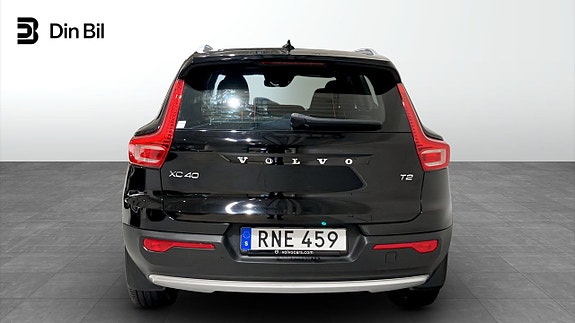 Volvo XC40 5 of 12